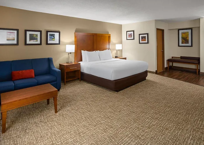 Wingate By Wyndham Pittsburgh New Stanton